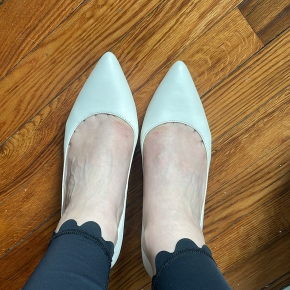 Like New - Cole Haan Gemma Logo Pump in Ivory Leather - Picture 3 of 13